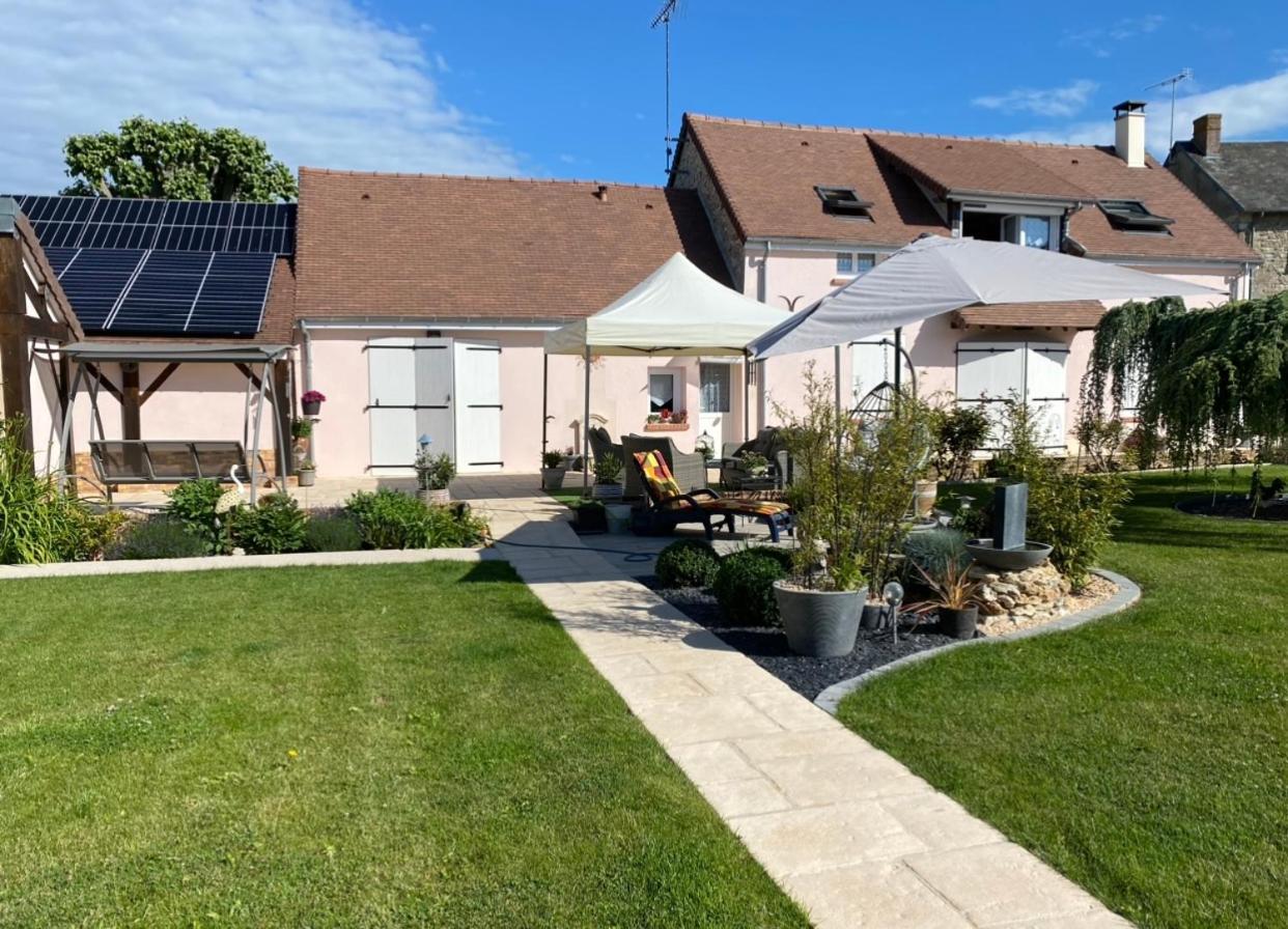 Une Parenthese Fleurie La Heuniere Exterior foto